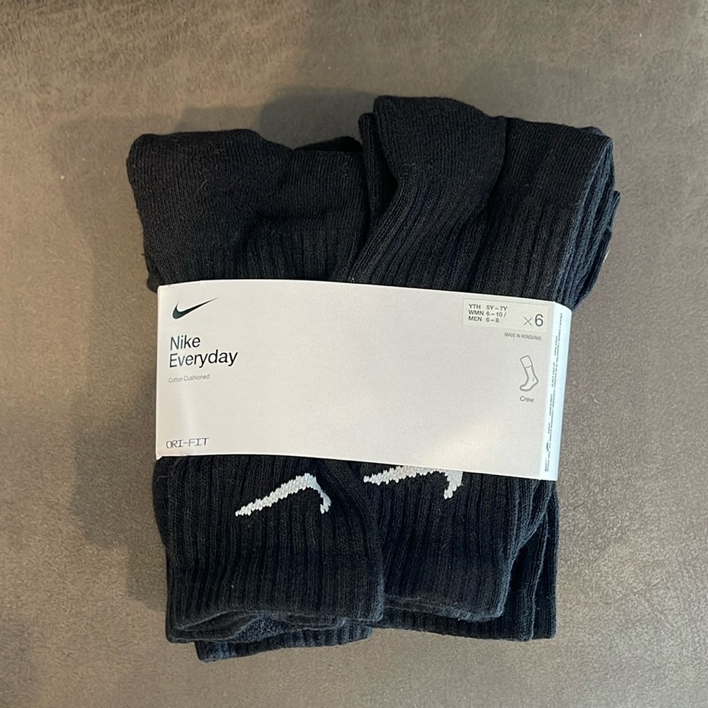 Nike Everyday Black Crew Socks 6pack- Youth 5Y-7Y